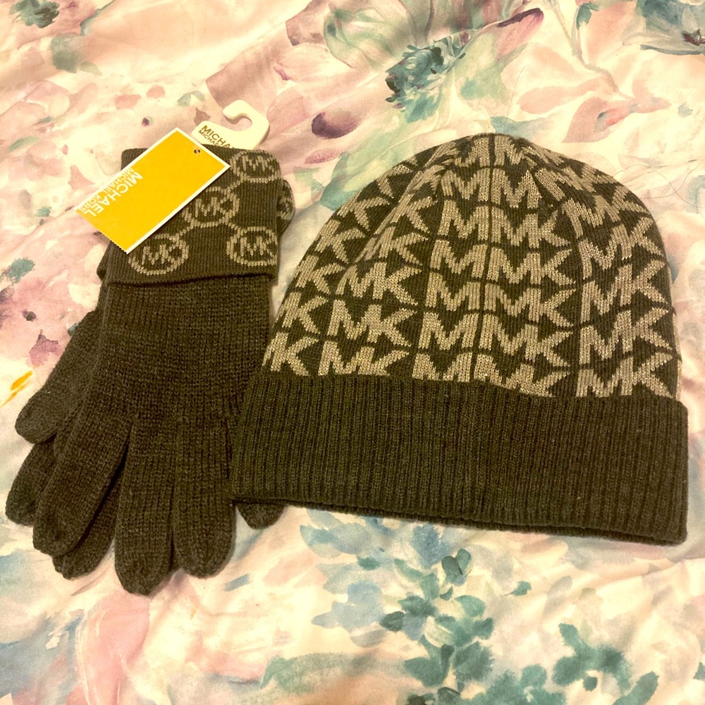 BN Michael Kors 2 Packs Gloves and Hats